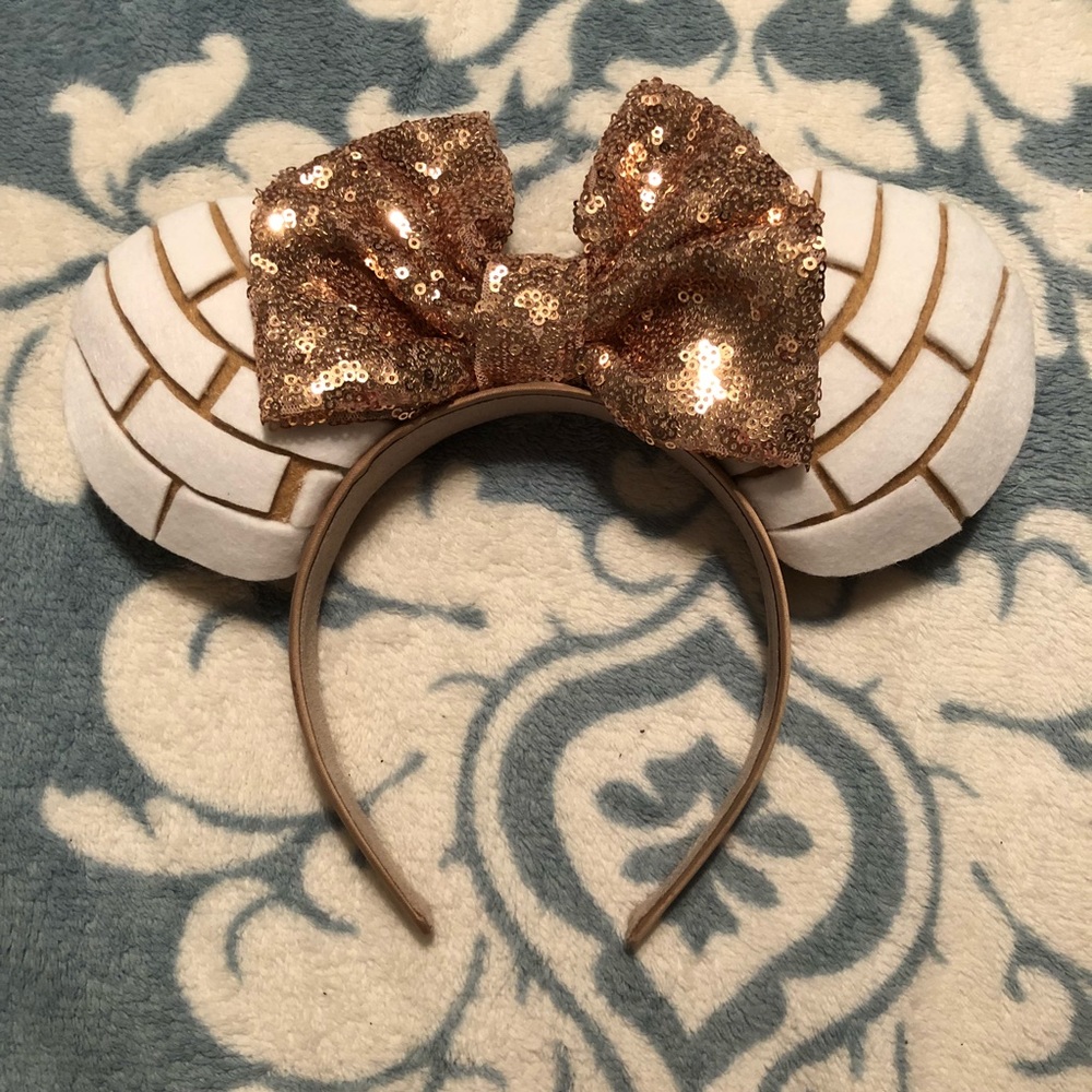 Minnie Mouse Concha Ears